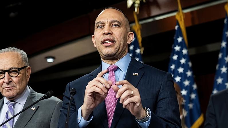 Democratas impedem Trump de nacionalizar eleições de meio mandato, diz Jeffries