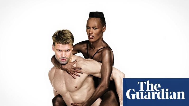 Retratos de Kate Moss, Grace Jones e chimpanzé que bebe chá em imagens