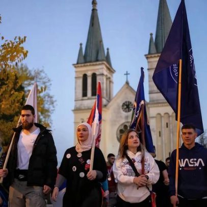 Para estudantes muçulmanos da Sérvia, protesto traz senso de pertencimento