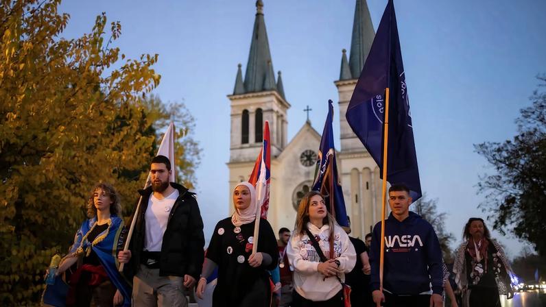Para estudantes muçulmanos da Sérvia, protesto traz senso de pertencimento