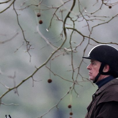 Arquivos de Epstein revelam envolvimento do príncipe Andrew, irmão de Charles