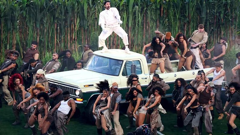 Show de Bad Bunny oferece linha cultural à comunidade hispânica cercada