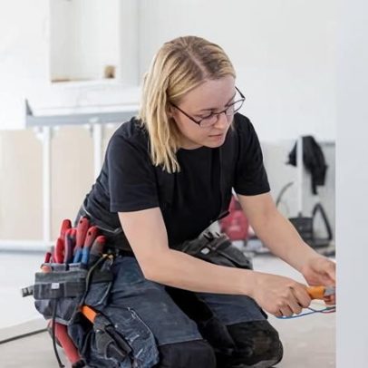 Refúgios de violência doméstica passam a empregar mulheres em atividades técnicas