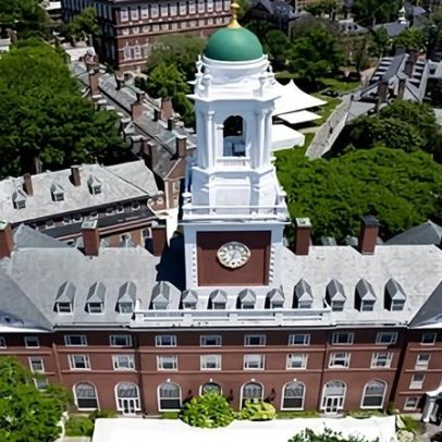 Trump busca US$1 bilhão em danos em disputa com Harvard