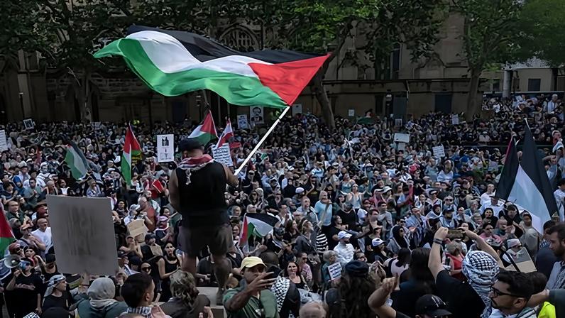 Governo Minns enfrenta desafio constitucional por restrições amplas a protestos