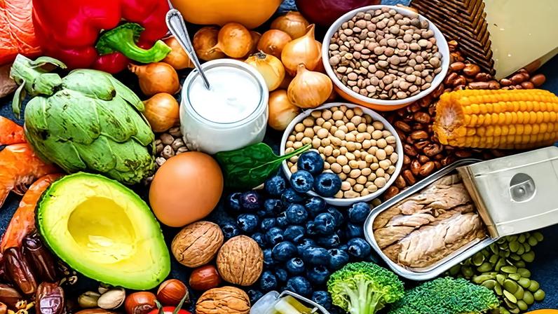 The Mediterranean diet is associated with a lower risk of stroke overall, as well as ischemic stroke and hemorrhagic stroke.
