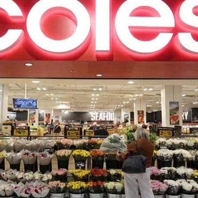 Coles é acusada de descontos enganosos em ação federal, afirma watchdog