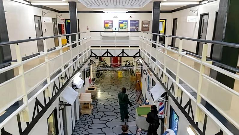 The report raises concerns about Serco’s decision to remove the artworks created by prisoners at HMP Doncaster.