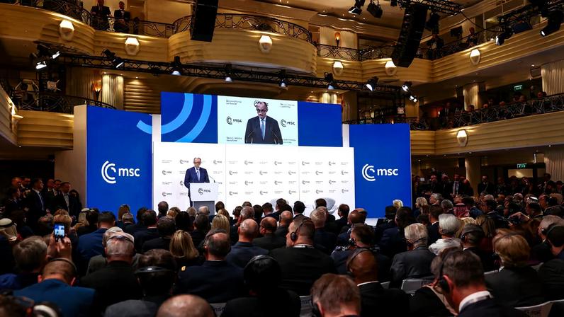 Merz defende escudo nuclear europeu em apelo por nova relação com EUA