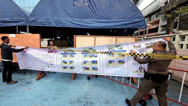 Tailândia vota em disputa tripla com risco de instabilidade