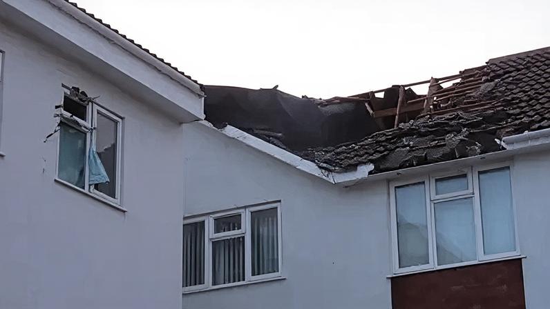 Cinco pessoas continuam desabrigadas após tempestade arrancar telhado