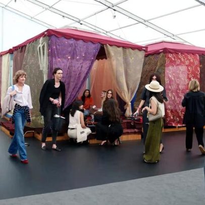 Sinais de declínio dos estandes de declarações em feiras de arte