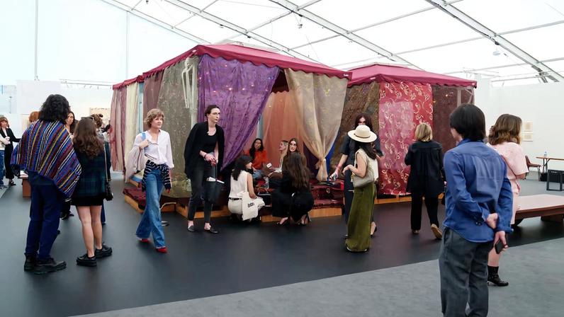 Sinais de declínio dos estandes de declarações em feiras de arte