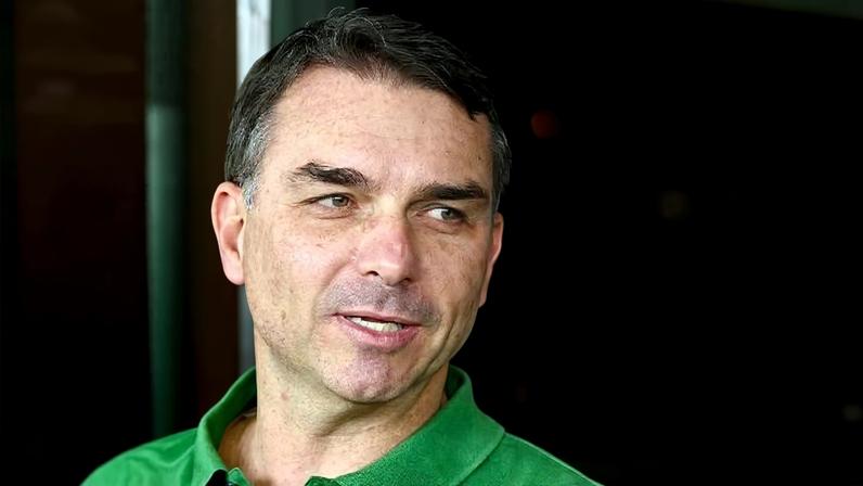 Flávio pediu indenização por danos morais; mérito da ação ainda será julgada