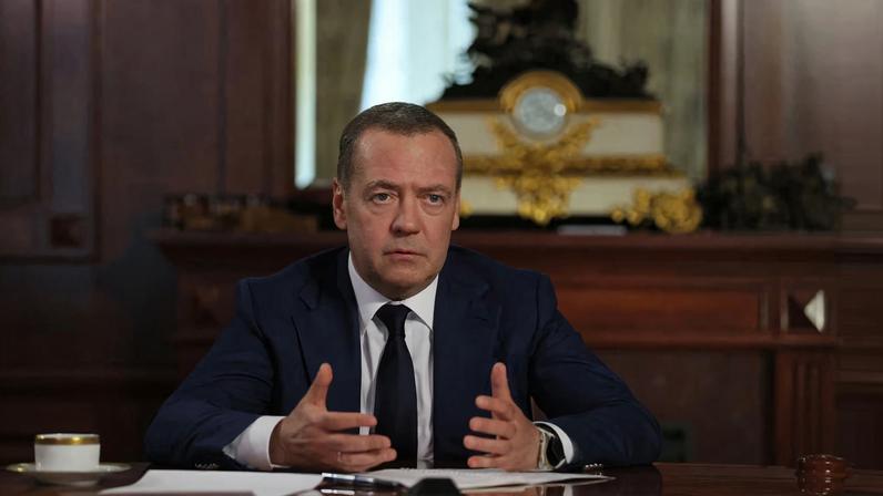 Medvedev: ameaças russas ou chinesas à Groenlândia são farsas de horror