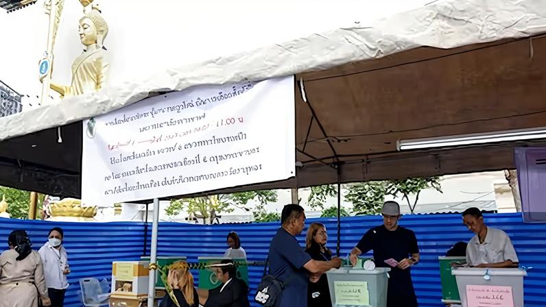 Tailândia realiza eleições para governo e consulta sobre a Constituição