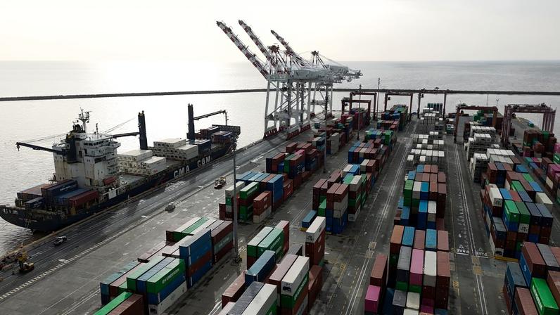 Trabalhadores marítimos argentinos iniciam greve de 48 horas contra reforma trabalhista