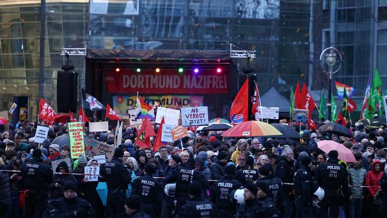 Tribunal alemão concede liminar à AfD e suspende classificação de extremista