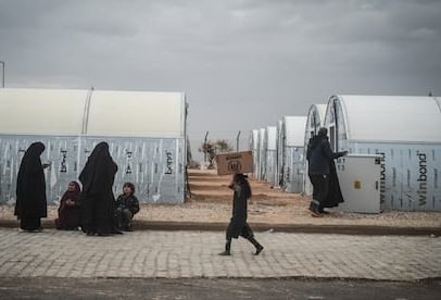 Síria desmantela o maior campo para mulheres do ISIS após fuga em massa