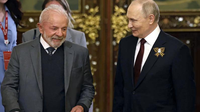 Lula (PT) se reuniu com o ditador da Rússia, Vladimir Putin, em maio do ano passado no Kremlin (Foto: EFE/EPA/MAXIM SHEMETOV / POOL)