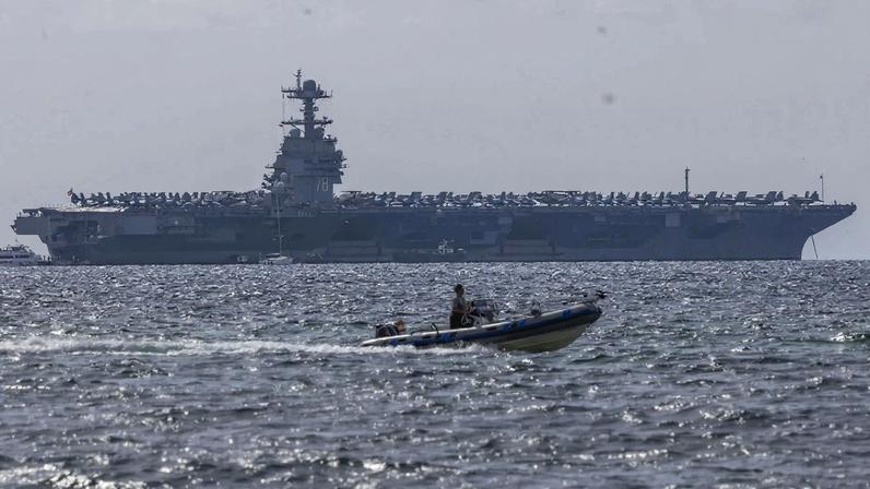 O maior porta-aviões do mundo, USS Gerald R. Ford, pertencente aos EUA, está atualmente posicionado no mar do Caribe (Foto: EFE/ Cati Cladera)