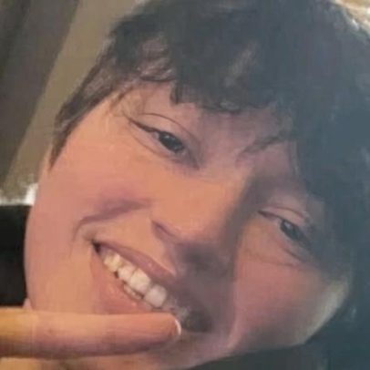 Adolescente de 17 anos morre em acidente com três carros em Cwmbran