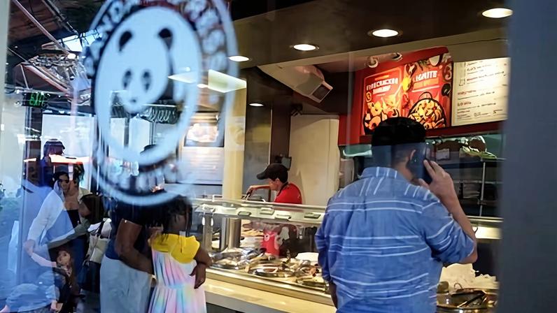 Trabalhadores de fast-food na Califórnia, abalados pela ICE, cobram empregadores