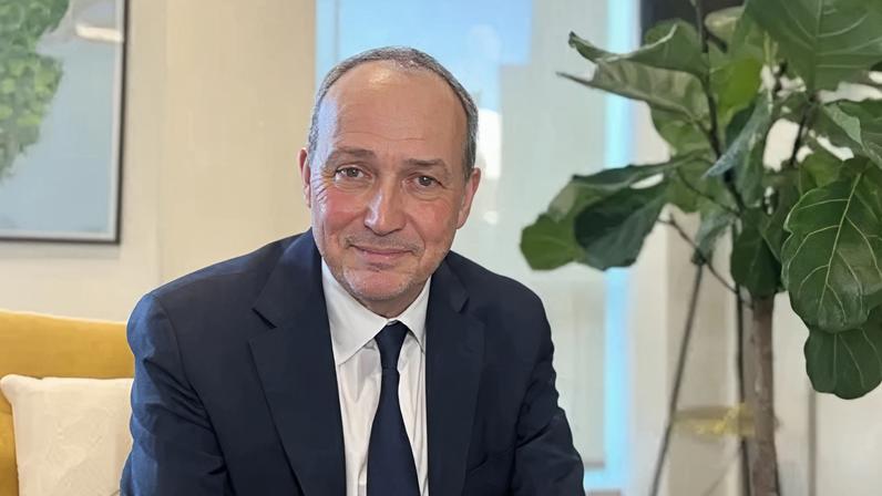 Farnham questiona eliminação gradual de carros a gasolina e diesel