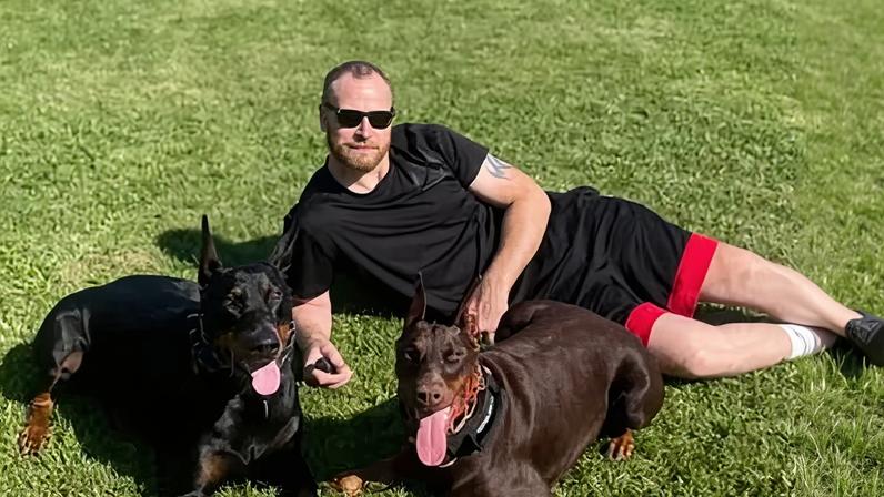 Irlandês preso pela ICE tinha mandado por crime de drogas de 2009 na Irlanda