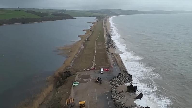 Vereador pede desculpas enquanto raiva cresce por estrada deteriorada