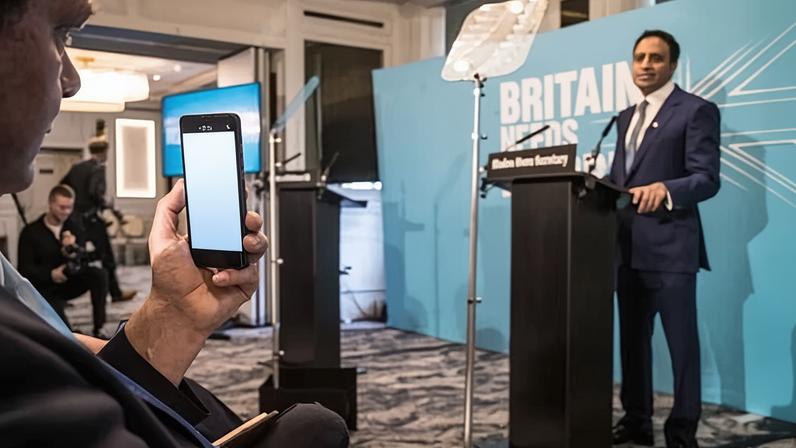 Plano de deportação ao estilo ICE do Reform UK é condenado