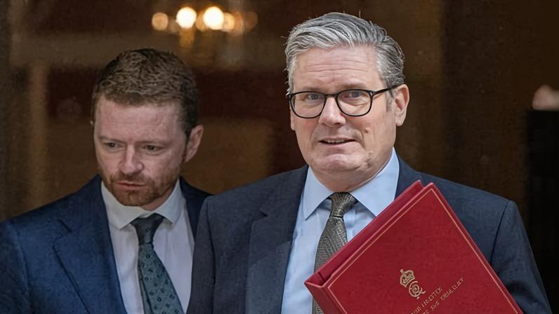 Starmer enfrenta pressão para demitir chefe de gabinete após escândalo Mandelson