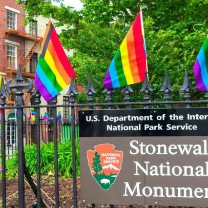 EUA enfrentam dilemas históricos; galeria fecha; Tudor Heart ao Museu Britânico