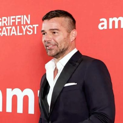 Ricky Martin vira assunto após Carnaval do Rio por suposto beijo com ator de novela