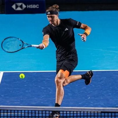 Zverev invade quadra adversária e vence ponto: veja como ocorreu