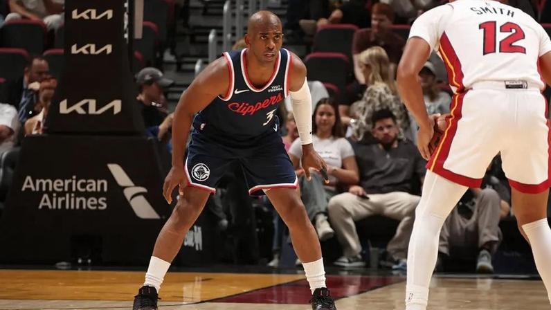 Chris Paul na partida de Miami Heat x Los Angeles Clippers (Foto: Issac Baldizon / NBAE / Getty Images / Getty Images via AFP)
