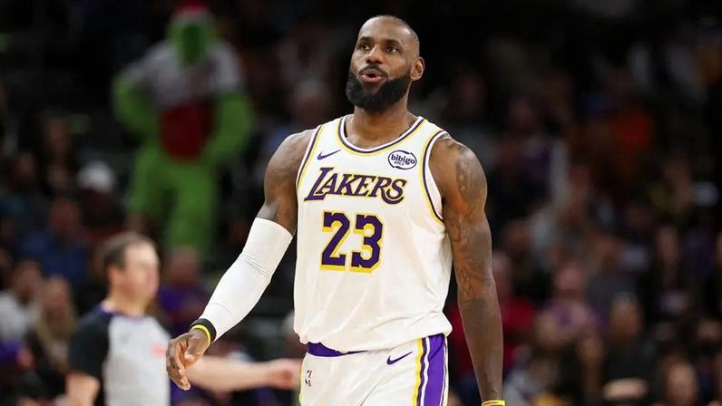 Lebron James no Phoenix Suns x Los Angeles Lakers (Foto: Mike Christy / GETTY IMAGES NORTH AMERICA / Getty Images via AFP)
