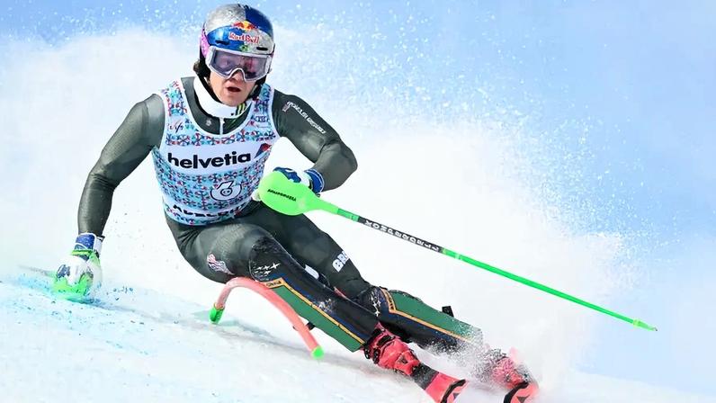 Lucas Pinheiro Braathen será um dos porta-bandeiras do Brasil nos Jogos de Inverno (Foto: Fabrice COFFRINI/AFP)