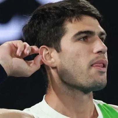 Alcaraz vence ponto incrível contra Djokovic no Australian Open