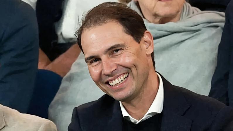 O ex-tenista espanhol Rafael Nadal no camarote da final do Australian Open (Foto: DAVID GRAY / AFP)