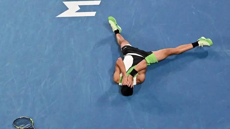 A emoção do espanhol Carlos Alcaraz com o inédito título do Australian Open