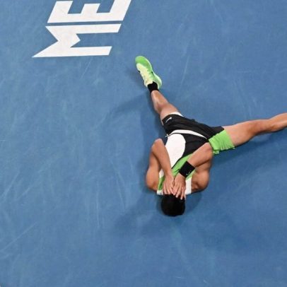 Alcaraz vence Djokovic no Australian Open e completa o Career Slam