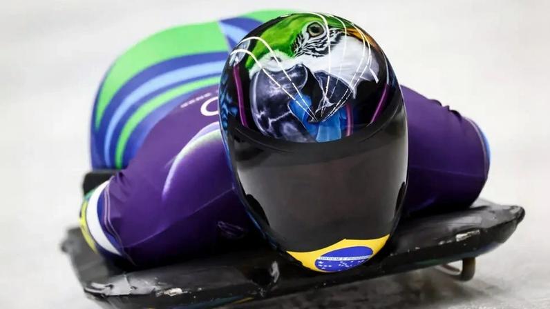 A brasileira Nicole Rocha Silveira participa do treino feminino de skeleton no Cortina Sliding Centre durante os Jogos Olímpicos de Inverno Milano Cortina 2026, em 9 de fevereiro de 2026. (Foto: Franck Fife/AFP)