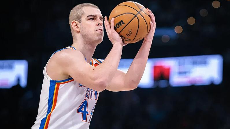 Sérvio estreia na NBA e marca pontos após superar câncer e lesão