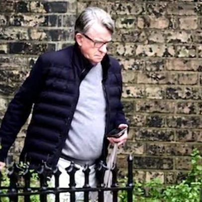 Polícia prende ex-ministro Peter Mandelson por relação com caso Epstein