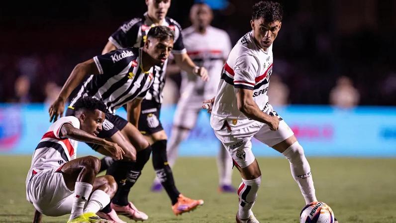 São Paulo está chamando atenção em clássicos (Foto: Luis Moura / WPP )