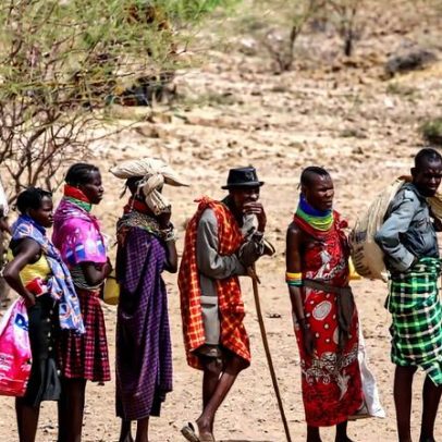 Animais morrem no Quênia enquanto a seca deixa muitos famintos