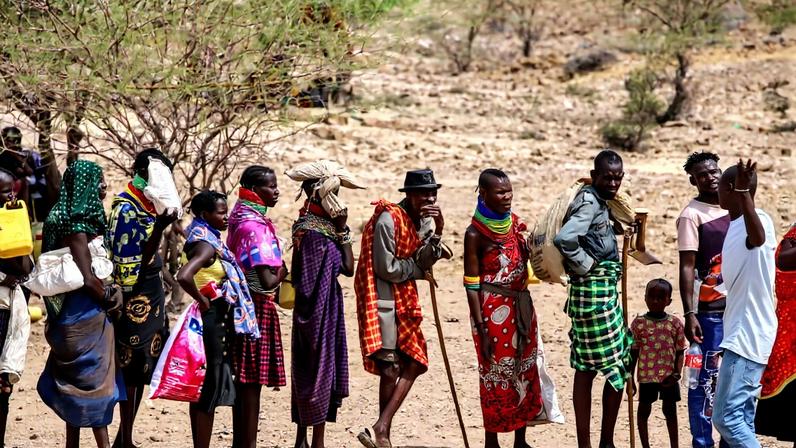 Animais morrem no Quênia enquanto a seca deixa muitos famintos