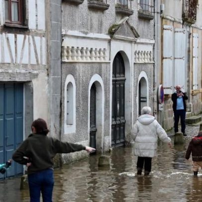 Tempestade na França deixa 2 mortos; alertas de enchentes seguem até sábado