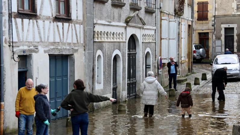 Tempestade na França deixa 2 mortos; alertas de enchentes seguem até sábado